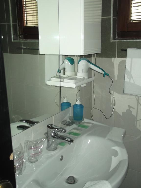 Hotel Beograd Lukavica Zimmer foto