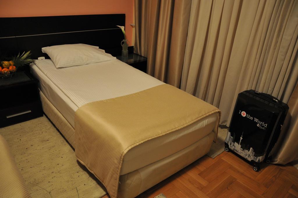 Hotel Beograd Lukavica Zimmer foto